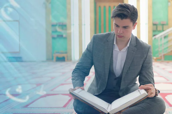 Religious muslim man praying inside the mosque and reading holy — Stock Photo, Image