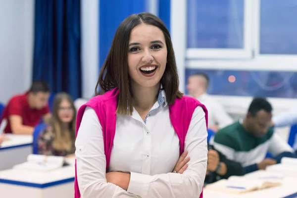 Studenti život na kampusu. Portrét studentky s — Stock fotografie