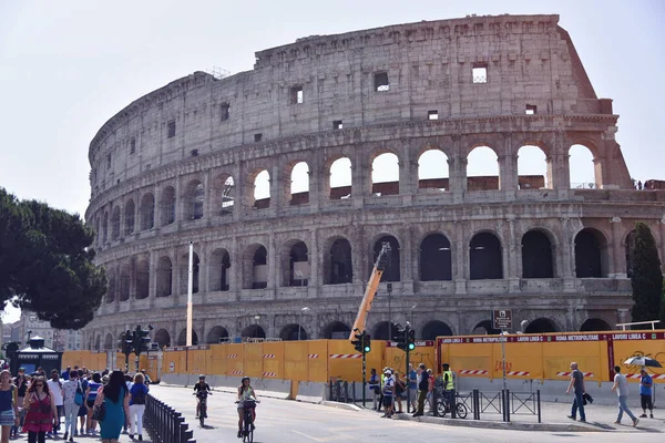 Roma, Itália - Junho de 2019 - Coliseu em Roma. Coliseu é o m — Fotografia de Stock