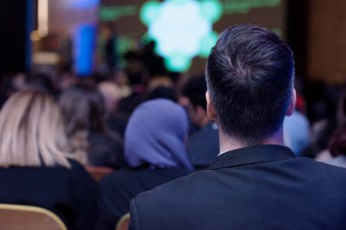 İş konferans odasında iş adamıyım.