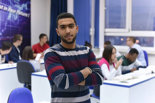 Joven Estudiante Masculino Clase Escritorio Que Vuelve Sonreír Cámara — Foto de Stock