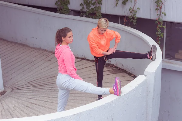 Sağlıklı Genç Bayan Sportif Kadın Sabah Sokakta Koşmaya Hazırlanıyor Sabah — Stok fotoğraf