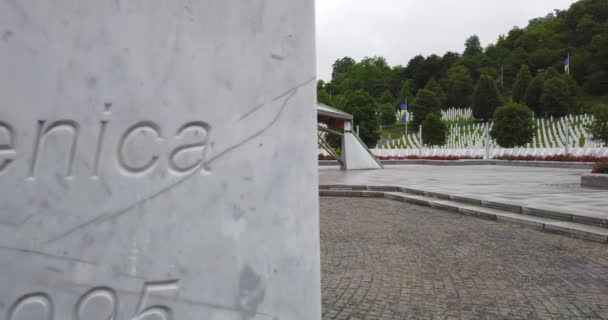 Srebrenica Bosnia Herzegovina Junio 2020 Memorial Cementerio Srebrenica Potocari Para — Vídeo de stock