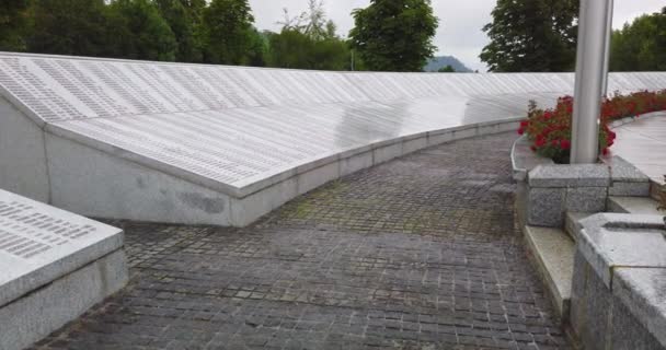 Srererenica Боснія Герцеговина Червня 2020 Меморіал Сребрениці Потокарі Кладовище Жертв — стокове відео