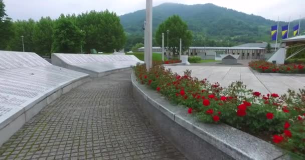 Srererenica Боснія Герцеговина Червня 2020 Меморіал Сребрениці Потокарі Кладовище Жертв — стокове відео