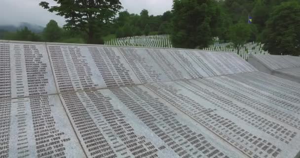 Srebrenica Bosnia Herzegovina Junio 2020 Memorial Cementerio Srebrenica Potocari Para — Vídeos de Stock