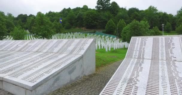 Srebrenica Bosnia Herzegovina Junio 2020 Memorial Cementerio Srebrenica Potocari Para — Vídeos de Stock