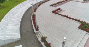 Srebrenica, Bosna-Hersek, Haziran 01, 2020: 1995 katliamının kurbanları için Srebrenica-Potocari anıtı ve mezarlığı