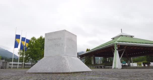 スレブレニツァ ボスニア ヘルツェゴビナ 2020年6月1日 スレブレニツァ ポトカリ記念墓地 1995年の虐殺の犠牲者 — ストック動画
