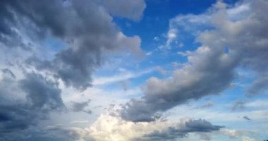 Mavili gökyüzü güzel bulutlu uzay havası güzel mavi gökyüzü parlak bulutlu arka plan Sky4K bulutlu hava mavi gökyüzü bulutlu mavi gökyüzü bulutlu 4K zamanı hızlandırılmış bulutlu bulutlu 4K yuvarlanan bulutlu bulutlu film