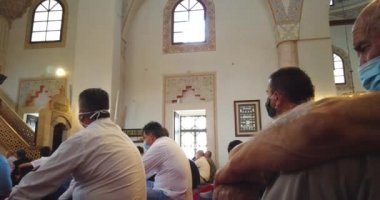 Cuma namazı / Saraybosna, Bosna-Hersek, 17 Temmuz 2020. Müslümanlar, salgın Corova virüsü sırasında Saraybosna 'nın Eski Şehir Camii' nde haftalık dua ediyorlar..