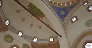 Cuma namazı / Saraybosna, Bosna-Hersek, 17 Temmuz 2020. Müslümanlar, salgın Corova virüsü sırasında Saraybosna 'nın Eski Şehir Camii' nde haftalık dua ediyorlar..