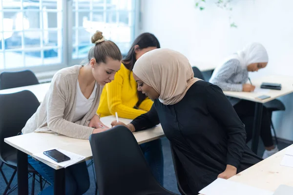 Startup Marketing Idee Presentatie Groep Van Jonge Multi Etnische Collega — Stockfoto