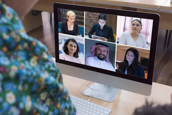 Fjärrundervisning Online Lärare Med Dator Som Har Videokonferens Chatt Med — Stockfoto