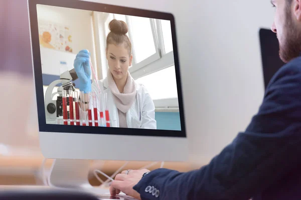 Online Remote Learning Digital Video Conference Chat Student Teaching Learning — Stock Photo, Image