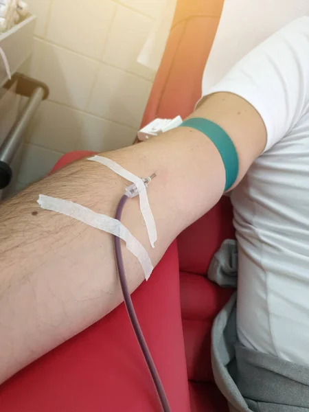 Donante Sangre Sentado Silla Médica Mientras Sangre Concepto Donación Sangre — Foto de Stock