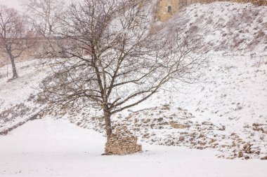 Belgrad Kalesi not alan sığ derinliği kar altında