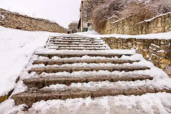 Eski Taş Merdivenle Kar Altında Belgrad Kalesi Içinde — Stok fotoğraf