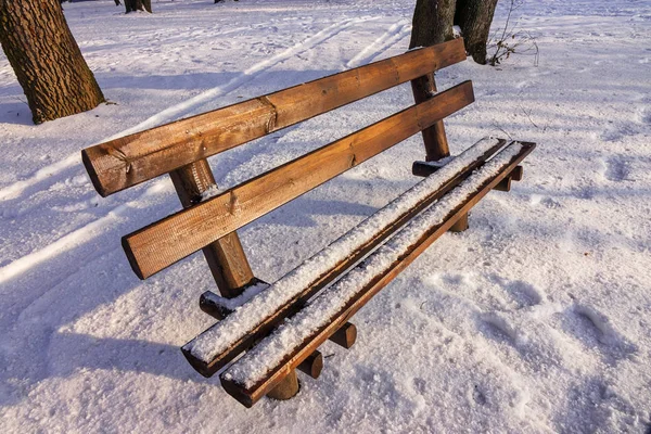 Hiver, Sur Le Banc De Stockage Banque D'Images et Photos Libres De