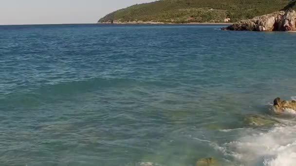 Viento Fuerte Soplando Olas Mar Mediterráneo Azul Verde Cámara Lenta — Vídeo de stock