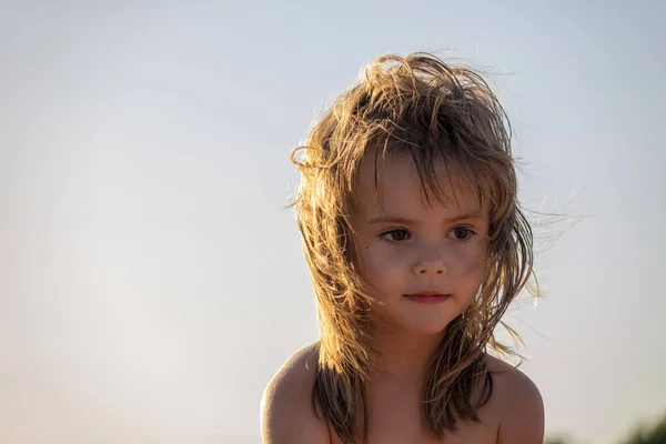 Portret Van Een Kind Het Strand Zomer — Stockfoto