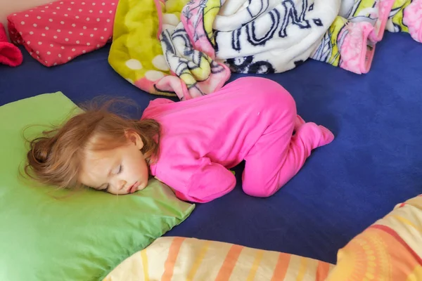 Bebê Dormindo Estômago Observe Profundidade Rasa Campo — Fotografia de Stock
