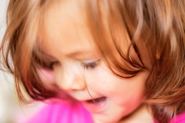 Retrato Niño Por Mañana Pijama Rosa Nota Poca Profundidad Campo —  Fotos de Stock