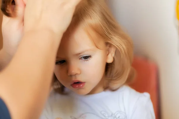 Portrait Child Fixing Hairstyles Note Shallow Depth Field — Stock Photo, Image