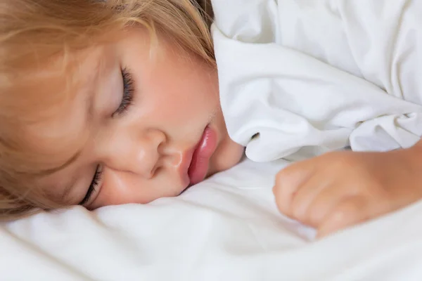 Niña Durmiendo Estómago Nota Poca Profundidad Campo —  Fotos de Stock