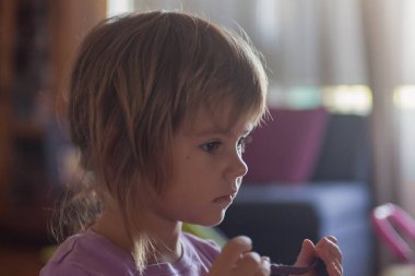 Dikkatini toplayana kadar çocukların yüz ifadesi