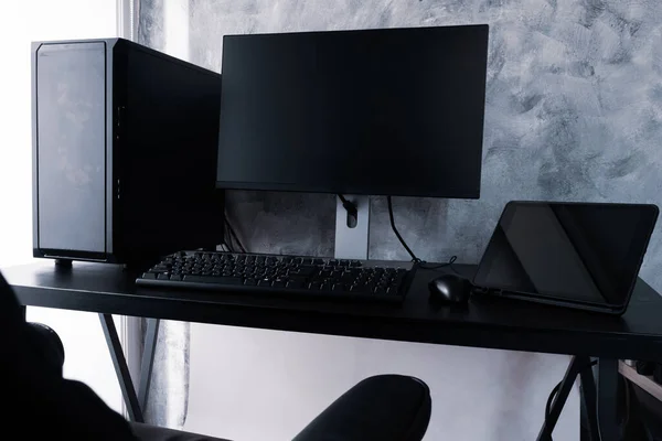 Μαύρος Υπολογιστής Και Tablet Στο Γραφείο — Φωτογραφία Αρχείου