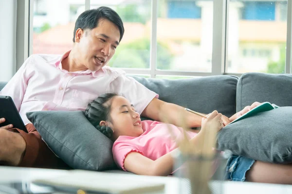 Happy Family Father Daughter Spending Time Together Home — Stock Photo, Image