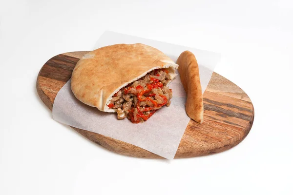 Піта Або Арабський Хліб Набитий Куркою Овочами Дерев Яній Дошці — стокове фото