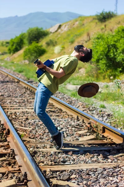 Man Protective Mask Railroad Tracks Playing Guitar — Stock Photo, Image