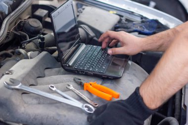Otomatik mekanik siyah dizüstü bilgisayar tanısı