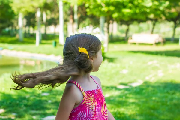 Menina Bonita Parque — Fotografia de Stock