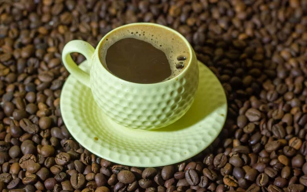 Taza Café Con Frijoles Taza Café Sobre Fondo Café —  Fotos de Stock