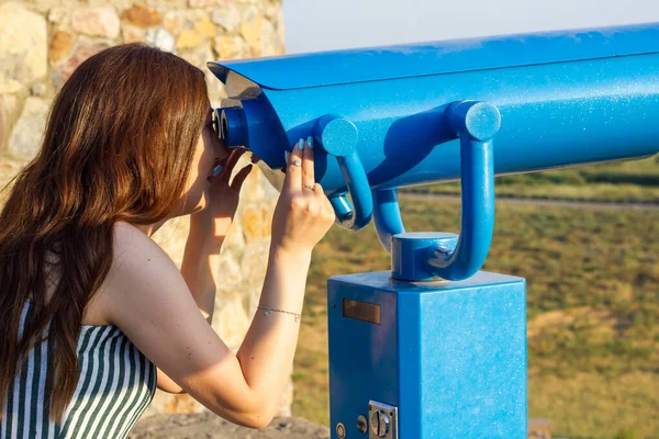 Young Woman Looking Binoculars — Stock Photo, Image