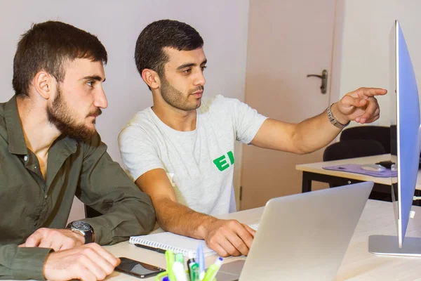 Twee Mensen Werken Samen Functie — Stockfoto