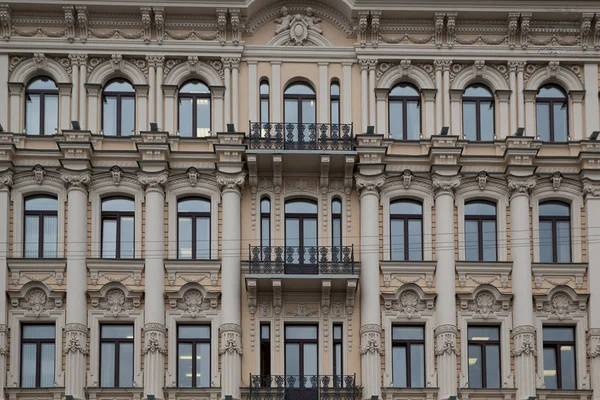 歴史的なスタッコの建物は サンクトペテルブルク ロシア — ストック写真