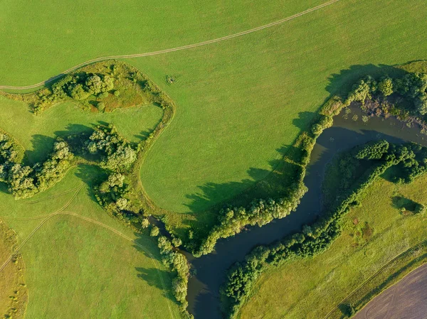 Drohnenaufnahme Aus Der Luft Vom Fluss Zwischen Den Feldern Das — Stockfoto