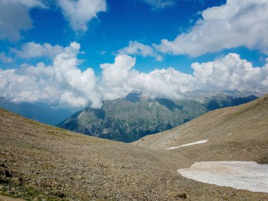 Uçağı hava manzara. Karaçay çerkez Cumhuriyeti, Dombay, Batı Kafkasya yaz dağ manzaraları.