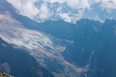 Uçağı hava manzara. Karaçay çerkez Cumhuriyeti, Dombay, Batı Kafkasya yaz dağ manzaraları.