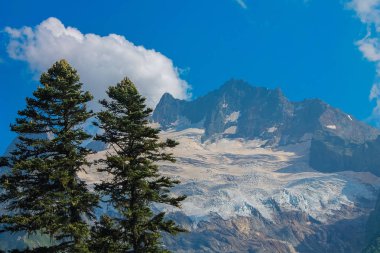 Uçağı hava manzara. Karaçay çerkez Cumhuriyeti, Dombay, Batı Kafkasya yaz dağ manzaraları.
