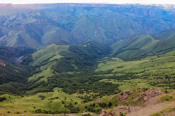 Bir Plato Bermamyt Gündoğumu Kuzey Kafkasya Vadiden Peyzaj — Stok fotoğraf