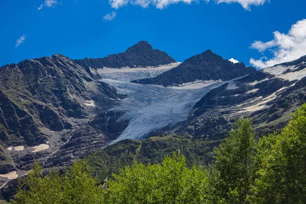 Gletscher Zwischen Den Bergen Des Nordkaukasus — Stockfoto