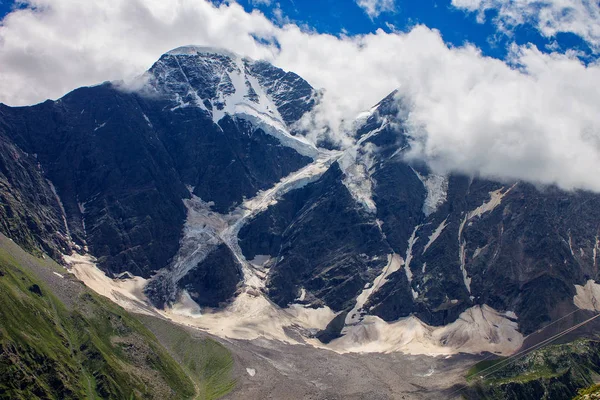 Gletscher Zwischen Den Bergen Des Nordkaukasus — Stockfoto