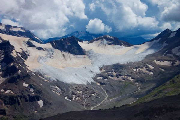 Vista Aerea Dal Drone Ghiacciaio Tra Montagne Del Caucaso Settentrionale — Foto Stock