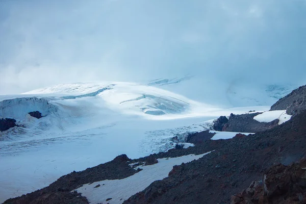 Vista Aérea Desde Dron Glaciar Entre Las Montañas Del Cáucaso —  Fotos de Stock