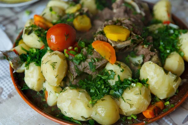 Viande Bouillie Chaude Légumes Pommes Terre Sont Servis Sur Plateau — Photo